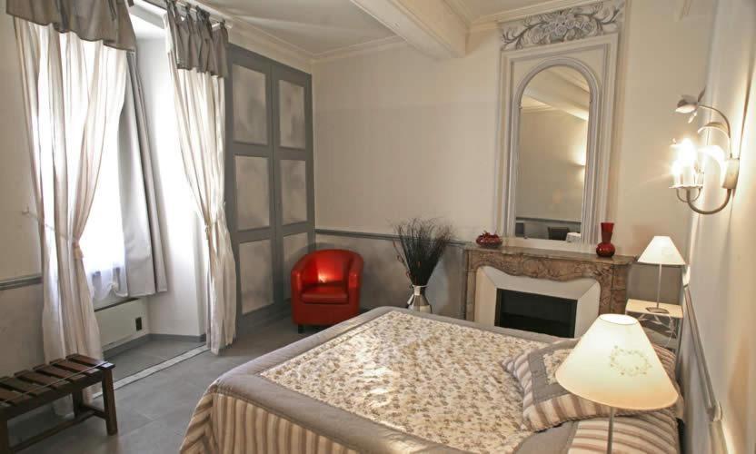 La Garbure Hotel Chateauneuf-du-Pape Room photo